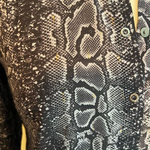 NWT Tahari Josella gray Snake print button down blouse - Picture 3 of 7